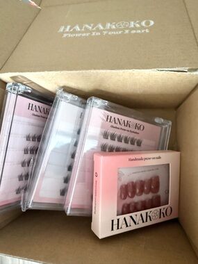 Hanakoko Press-On Nails and Lash Set